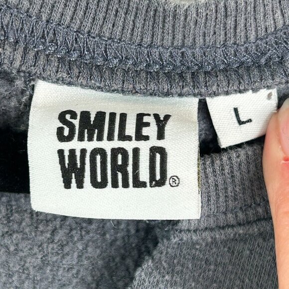 Smiley World gray cropped sweater size large‎ - Picture 4 of 8